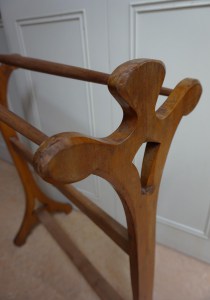 Antiek-houten-art-nouveau-crafts-handdoekrek-towel-rack-holder